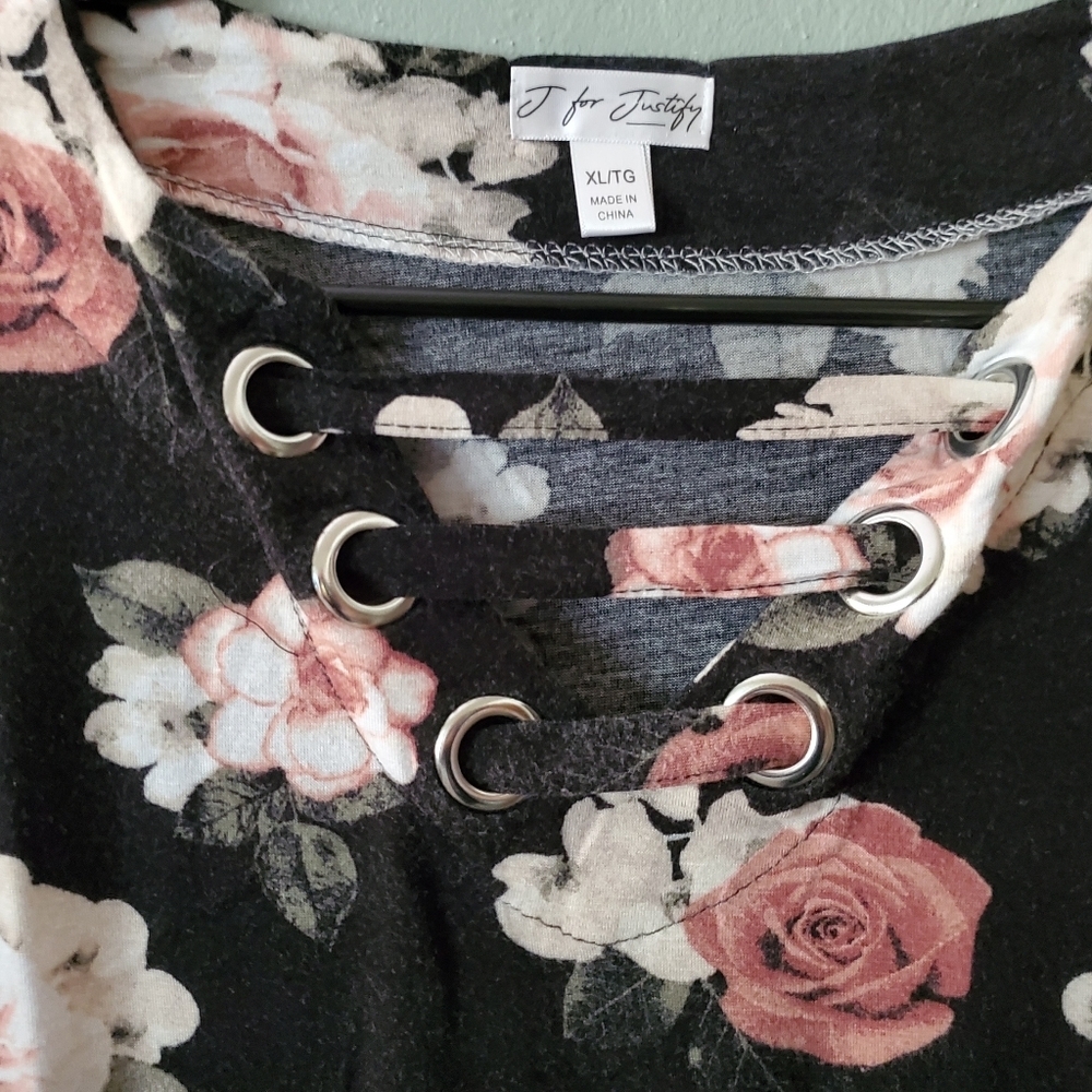 Black & Floral Blouse - Picture 5 of 7